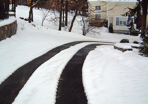 AFTER - Heated tire track driveway in asphalt.